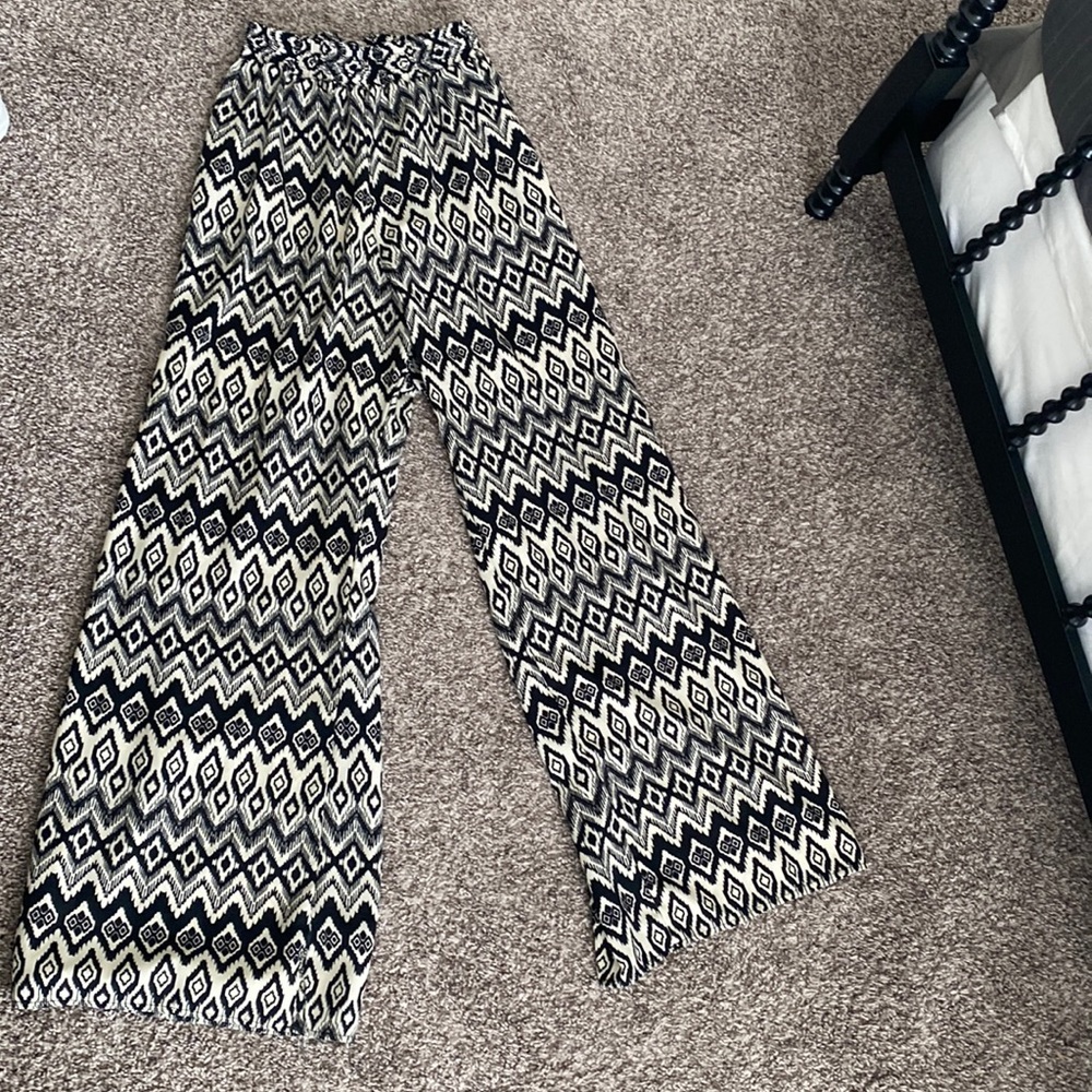 Loose, bell bottom black and white patterned pants
